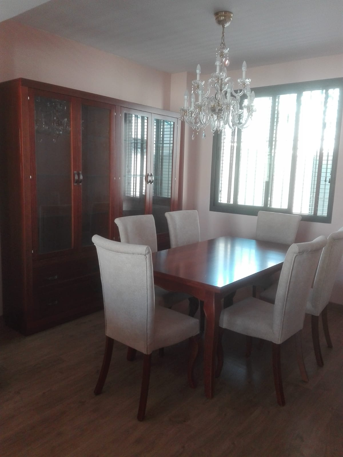 salón completo madera de fresno