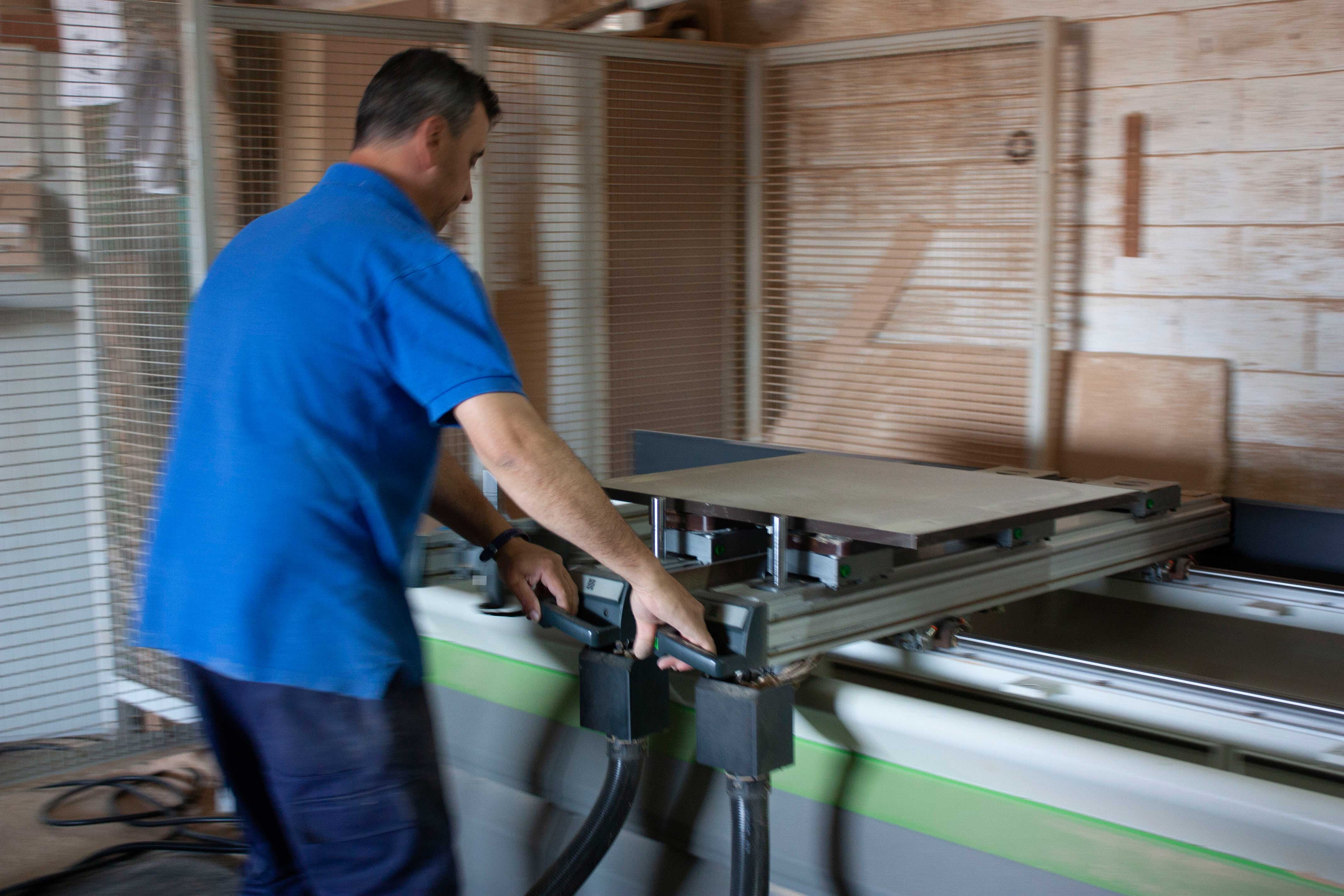 Las empresas de Apimad generan más de un centenar de empleos directos en el sector del mueble a medida