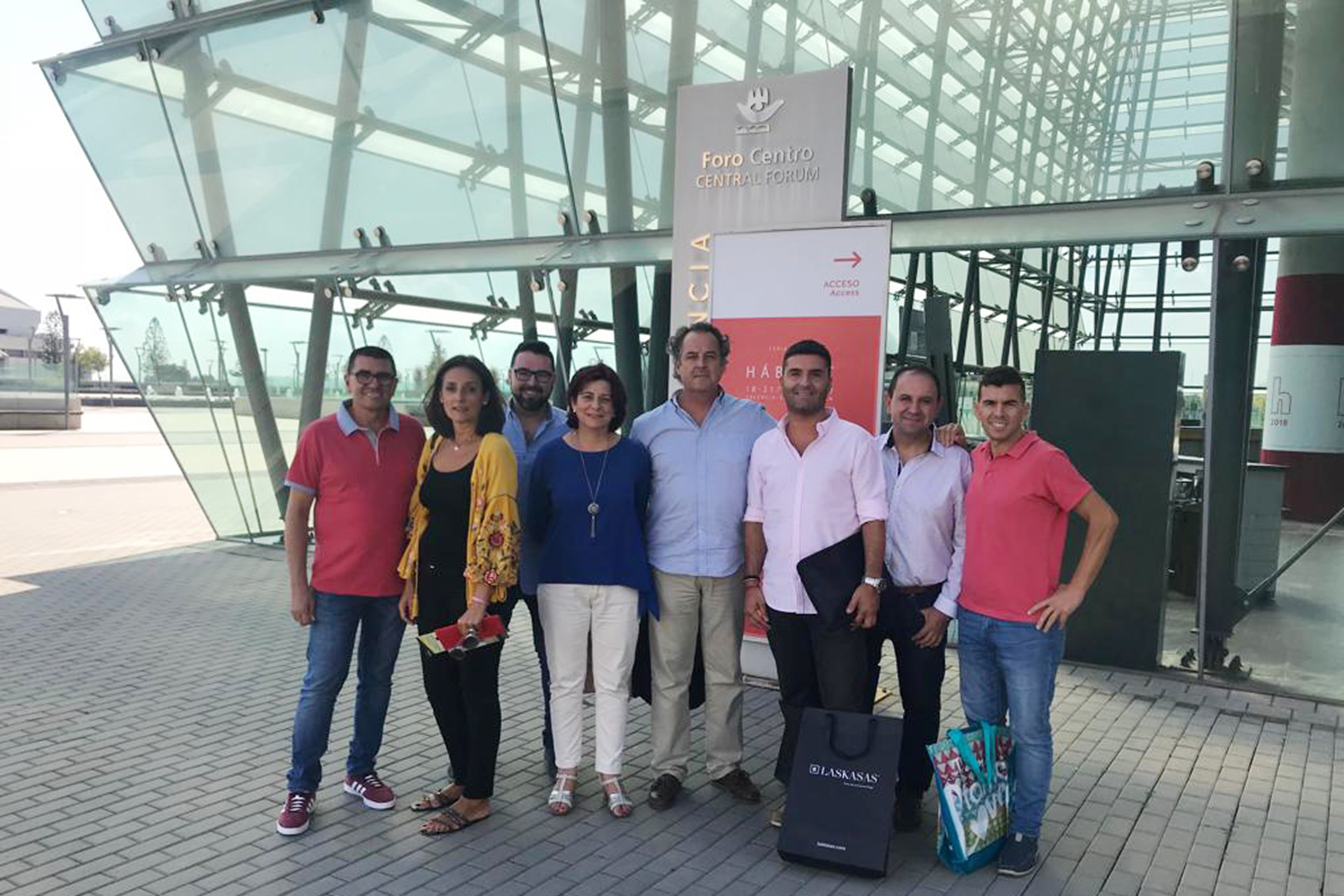 Empresarios del mueble a medida de Valverde del Camino asisten a la feria especializada “Hábitat” en Valencia