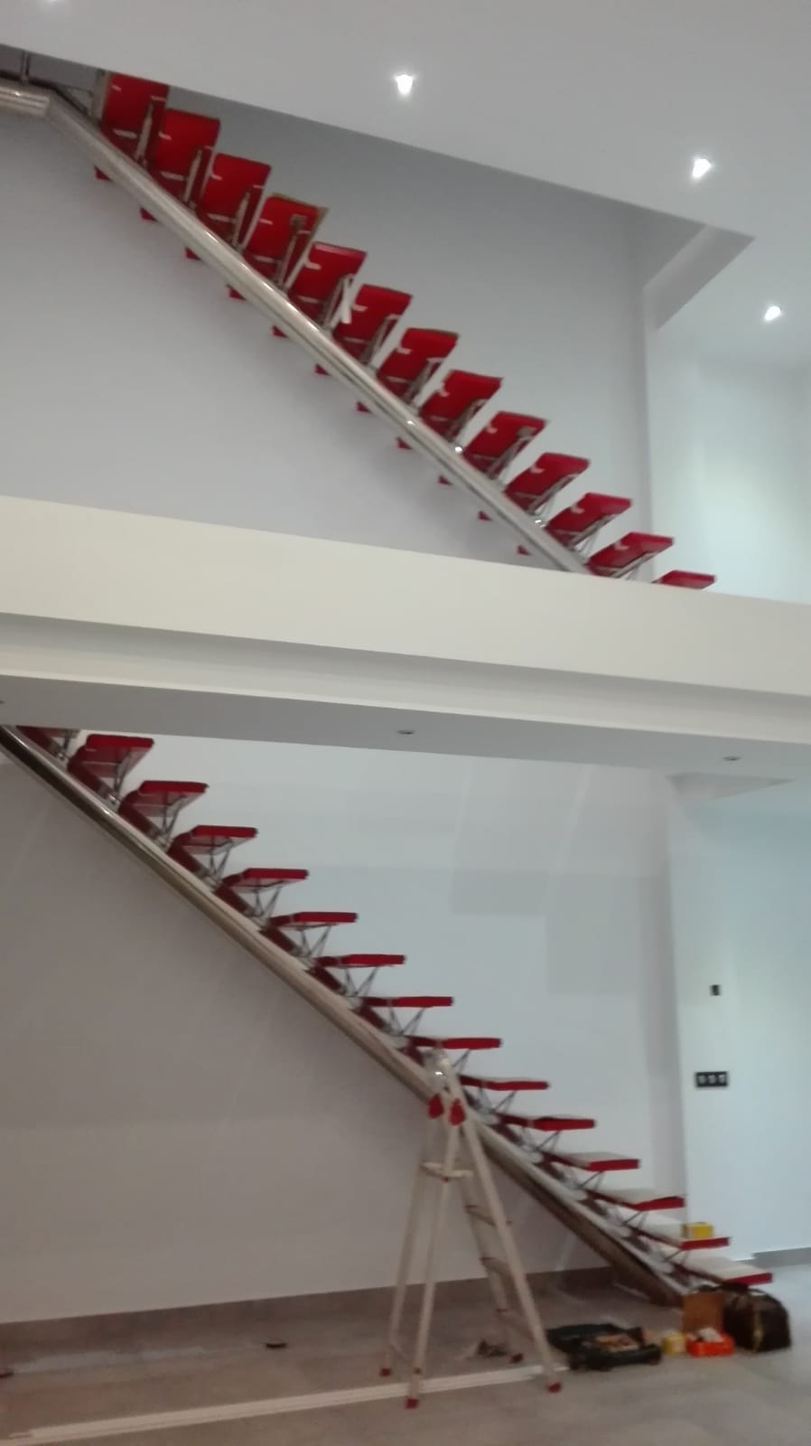 Escaleras rojo Ferrari
