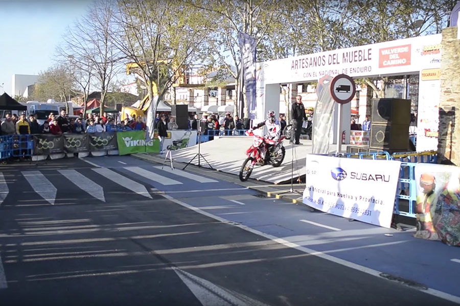 Empresarios del mueble de Valverde del Camino vuelven a colaborar con el Moto Club local con el Campeonato Nacional de Enduro