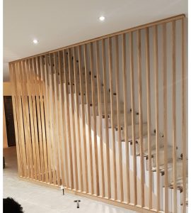 Diseño y originalidad: separador de ambientes y seguridad para tus escaleras